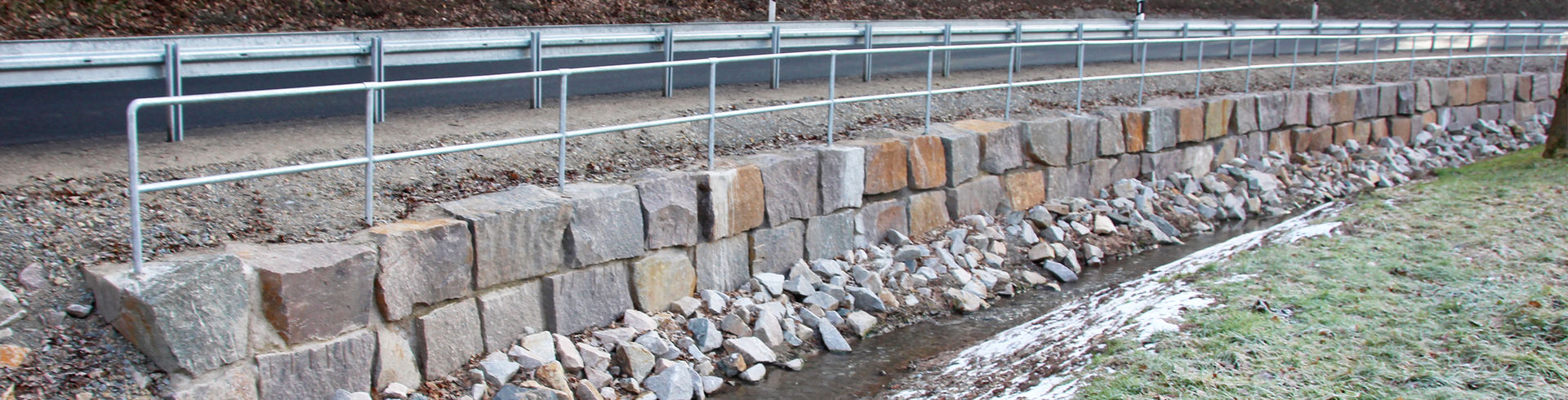 Banner_Stützmauer